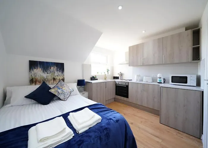 New Private Studio Apartment London 6